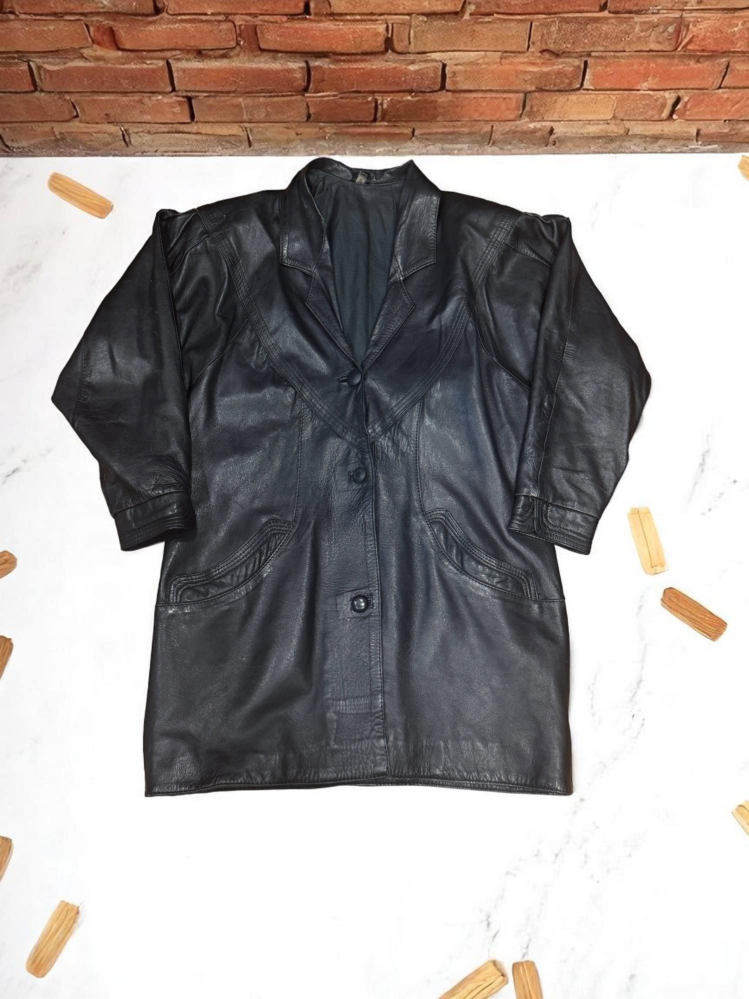 Chaqueta de cuero vintage para mujer Chaqueta de cuero vintage negra, estilo clásico y elegante, perfecta para outfits casuales y formale.