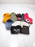 Ropa y cuero vintage en lotes para revendedores, variedad de sudaderas, camisetas y chaquetas de cal.