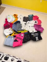 Ropa y cuero vintage en lotes para revendedores, variedad de prendas de calidad y estilo único.