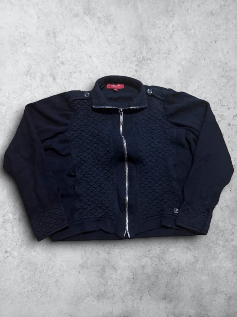 Jersey negro Burberry con cremallera y detalles de cuero vintage. Perfecto para un estilo clásico y.