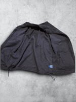 Chaqueta de forro polar Chaps en color negro, ideal para clima frío y estilo casual.